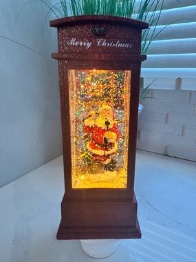 🎅 Roman Inc. Lighted Santa Phone Booth Snow Globe – Festive Holiday Decor!